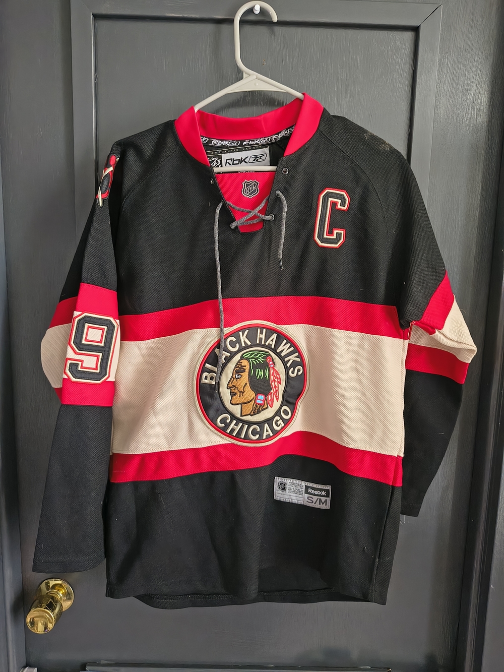 Reebok Black & Red Chicago Blackhawks Captain Hockey Jersey